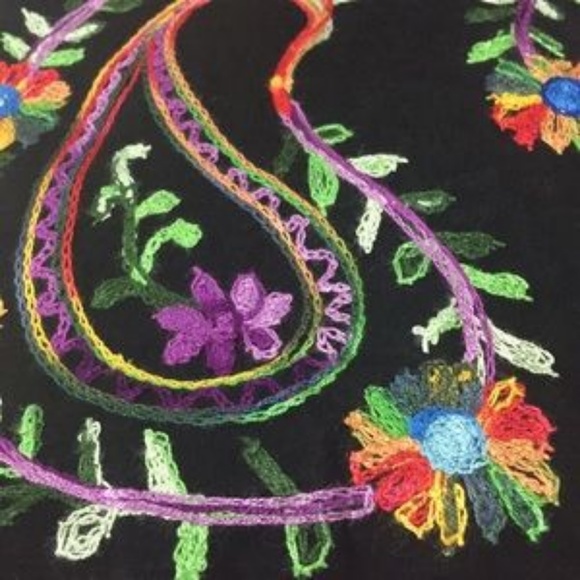 Selected for host pick🌸🌺 🎉 EMBROIDERED OFF SHOULDER TOP - Picture 2 of 5